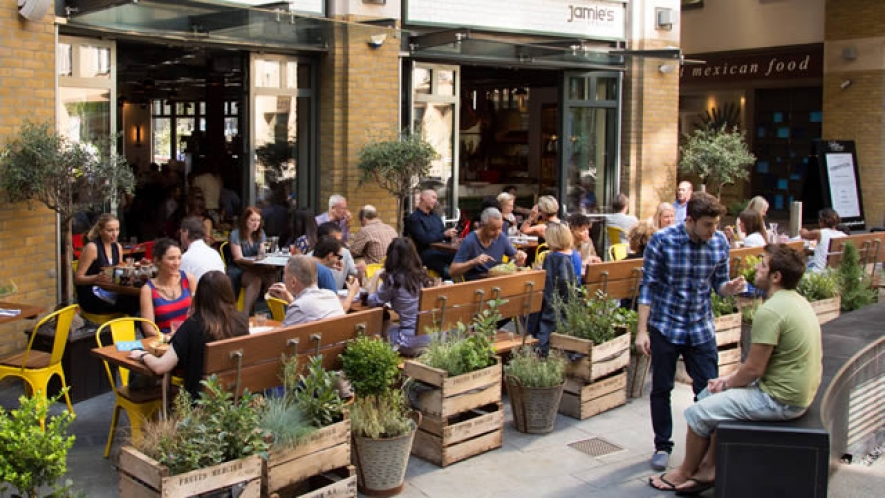 Take It Outside: Why Outdoor Dining Means Big Bucks For Restaurant Brands